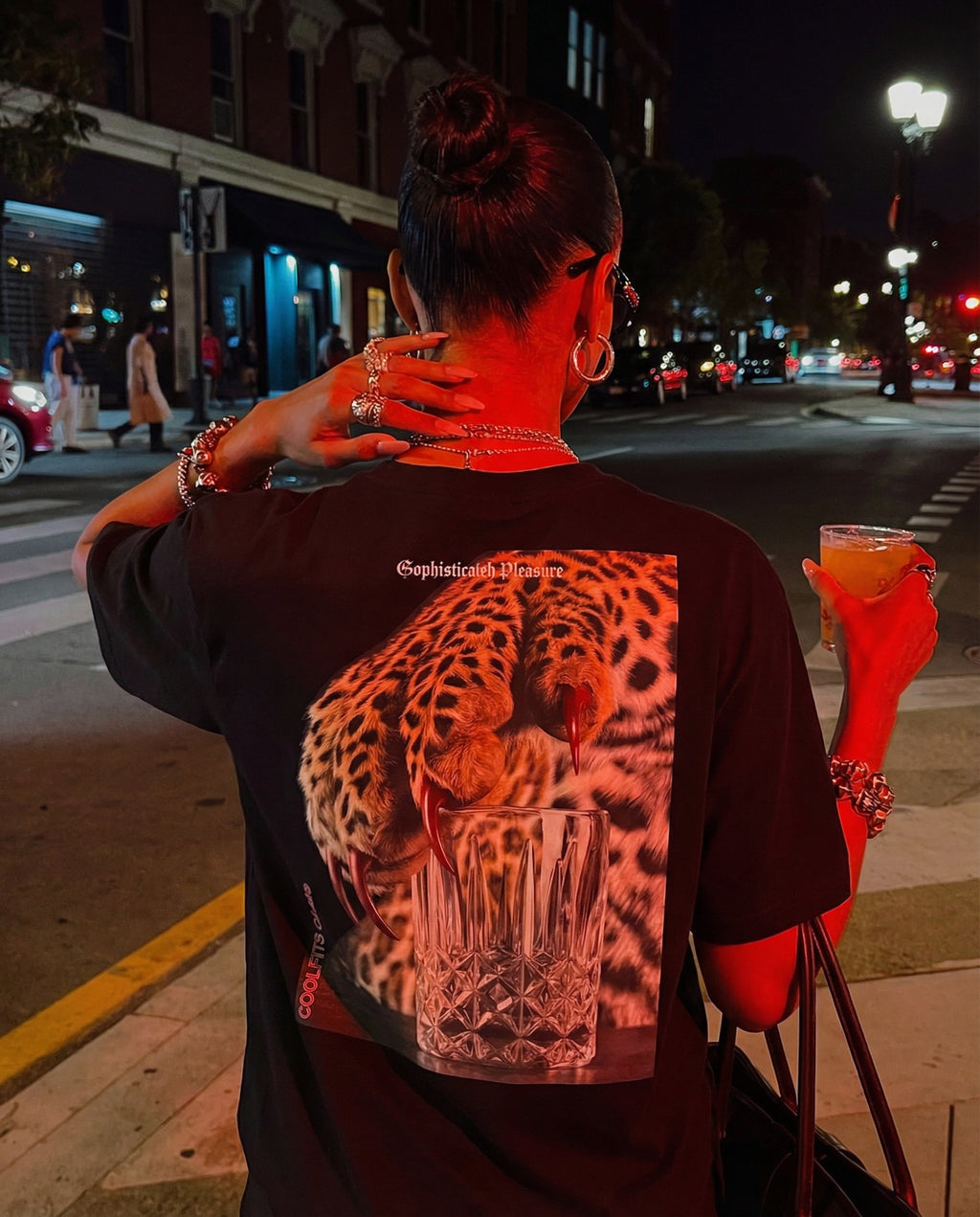 CHEETAH EN EL CLUB - TEMPTATION WEARS BLACK - Camiseta unisex de algodón orgánico - Negra