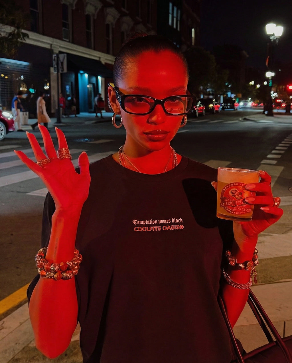 CHEETAH EN EL CLUB - TEMPTATION WEARS BLACK - Camiseta unisex de algodón orgánico - Negra