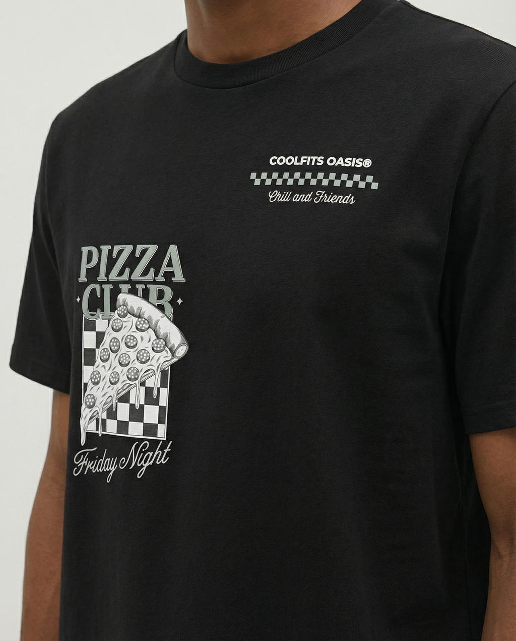 FRIDAY NIGHT PIZZA CLUB - Camiseta unisex de algodón orgánico. Negra.