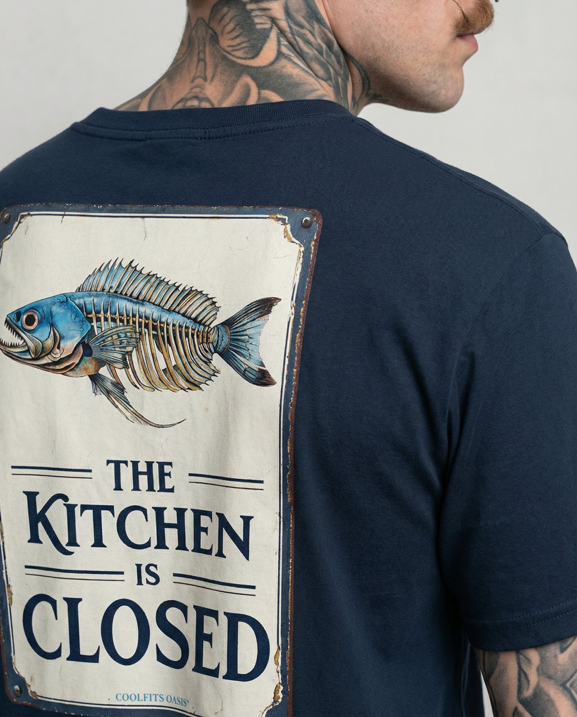 LA COCINA ESTÁ CERRADA - Camiseta unisex de algodón orgánico Fisher, azul marino