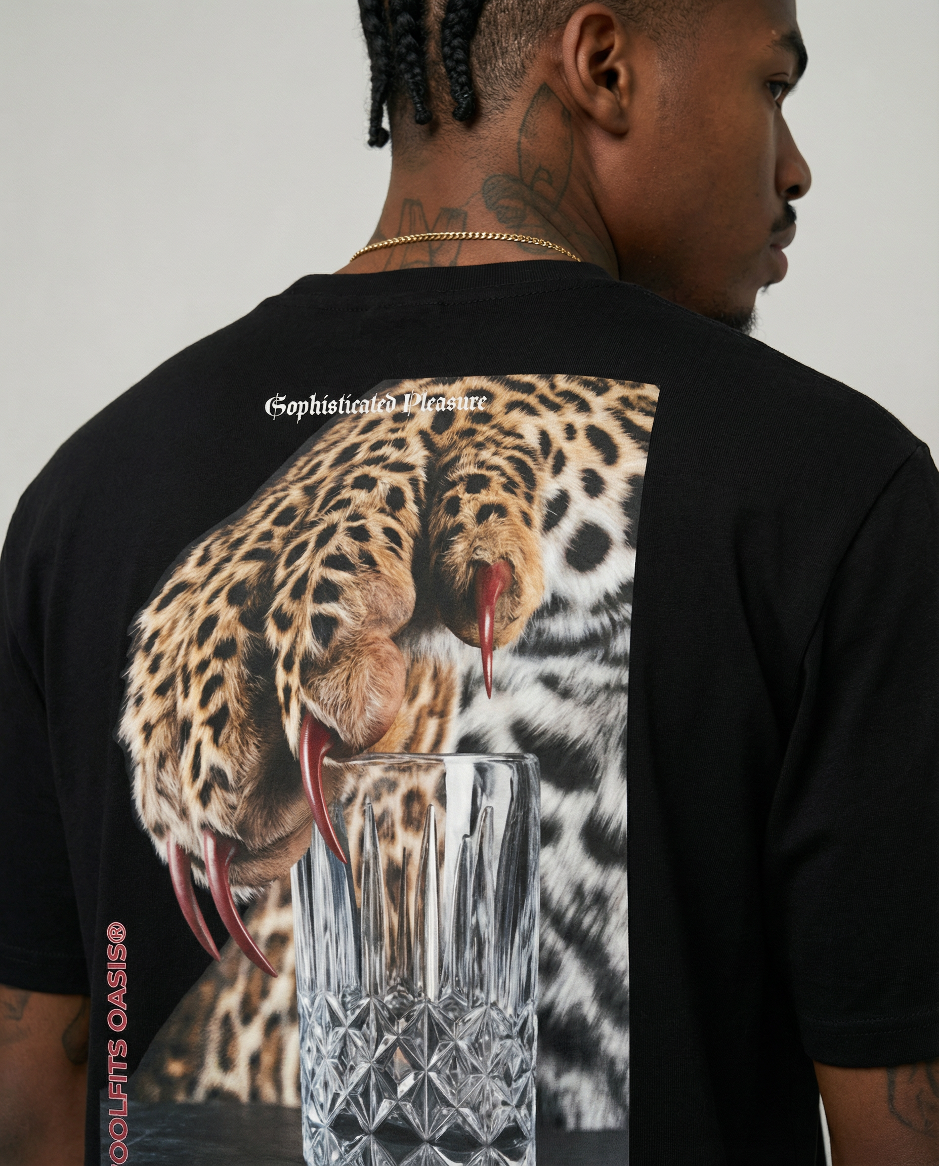 CHEETAH EN EL CLUB - TEMPTATION WEARS BLACK - Camiseta unisex de algodón orgánico - Negra