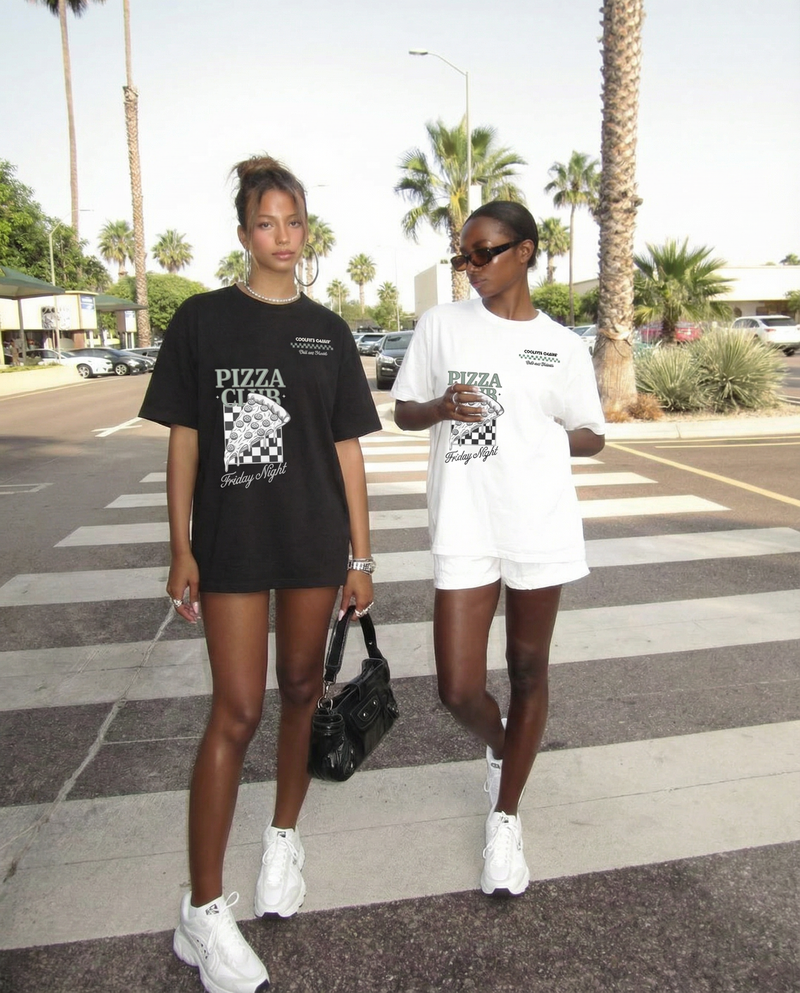 FRIDAY NIGHT PIZZA CLUB - Camiseta unisex de algodón orgánico. Blanca