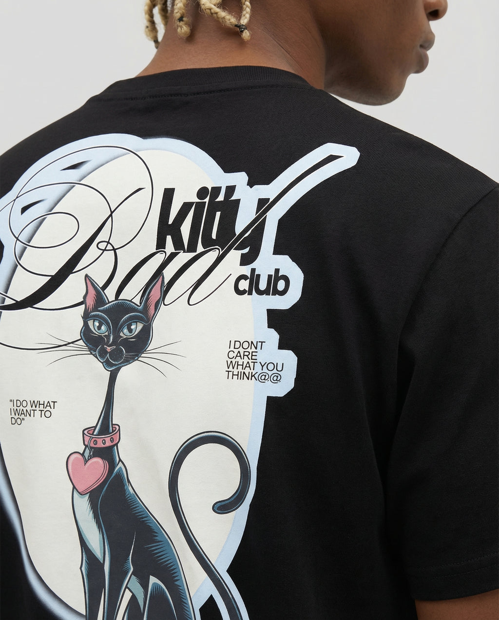 BAD KITTY CLUB - Sneaky Aesthetic Cat Unisex Organic Cotton T-shirt - Black