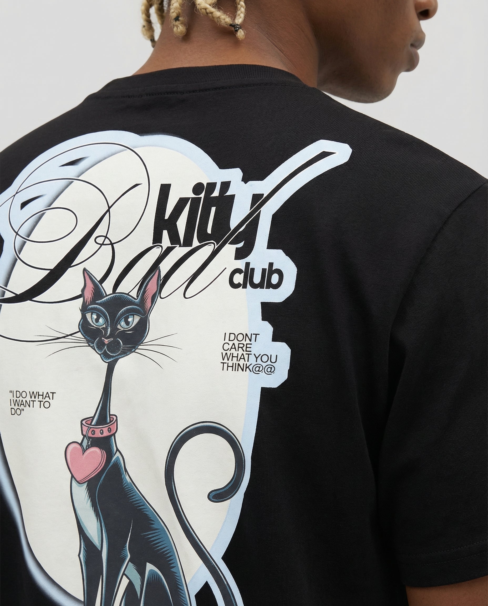 BAD KITTY CLUB - Sneaky Aesthetic Cat Unisex Organic Cotton T-shirt - Black